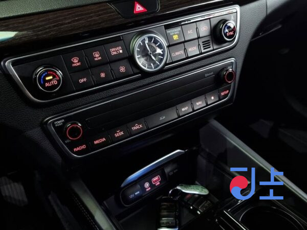 Kia K7 black - KNALA41GBHA001894 - Image 15