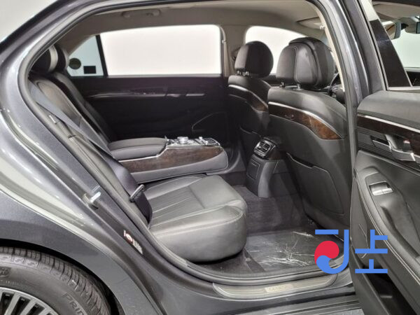 Genesis G90 grey - KMHG141DDKU074953 - Image 13