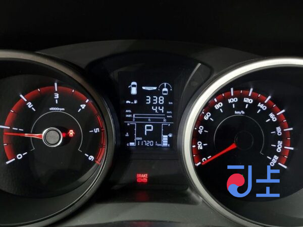 SsangYong Tivoli silver - KPBXH3AP1KP283607 - Image 8
