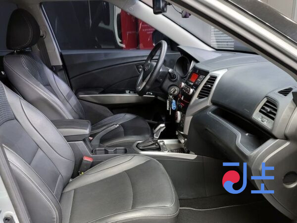 SsangYong Tivoli silver - KPBXH3AP1KP283607 - Image 10