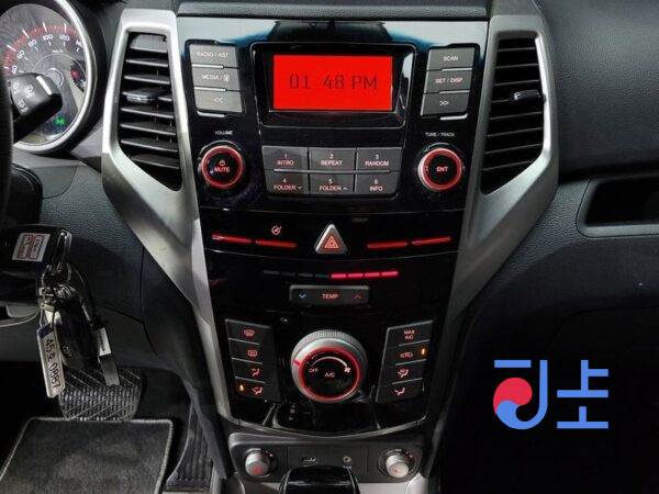 SsangYong Tivoli silver - KPBXH3AP1KP283607 - Image 16