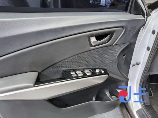 SsangYong Tivoli silver - KPBXH3AP1KP283607 - Image 19