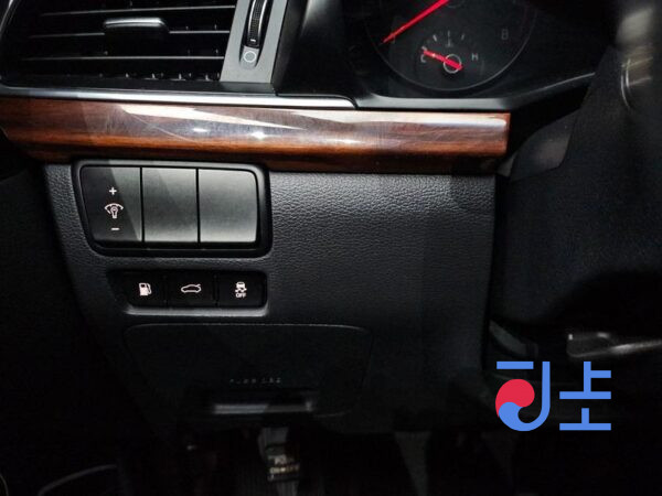 Kia K7 grey - KNALC418BHA059217 - Image 16