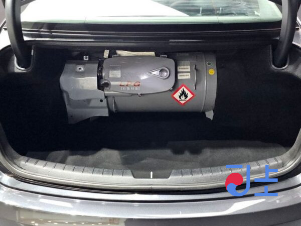 Kia K7 grey - KNALC418BHA059217 - Image 20