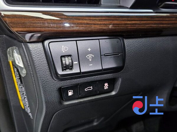 Kia K7 white - KNALC418BKA160503 - Image 14