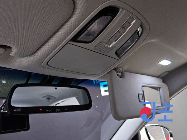 Kia K7 white - KNALC418BKA160503 - Image 20