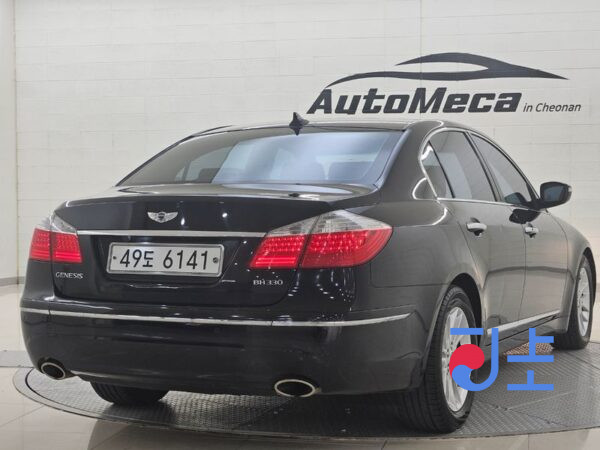 Hyundai Genesis black - KMHGB41AP8U002161 - Image 3