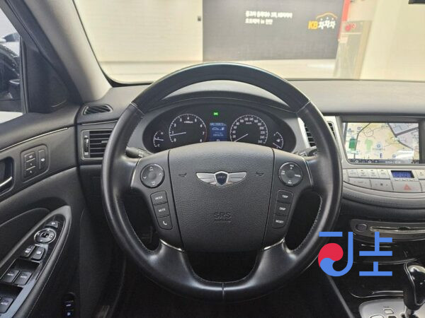 Hyundai Genesis black - KMHGB41AP8U002161 - Image 6