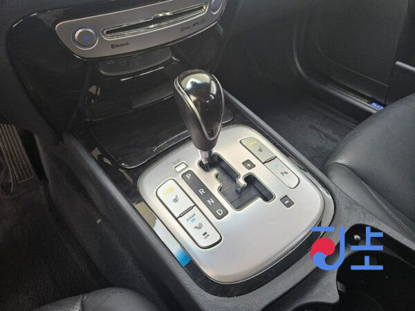 Hyundai Genesis black - KMHGB41AP8U002161 - Image 11