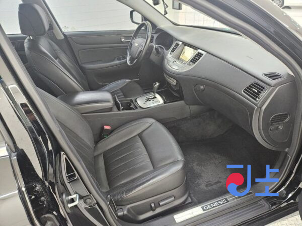 Hyundai Genesis black - KMHGB41AP8U002161 - Image 14