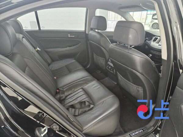 Hyundai Genesis black - KMHGB41AP8U002161 - Image 15