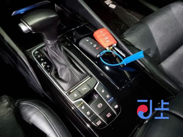 Kia K7 black - KNALB415BHA085843 - Image 9
