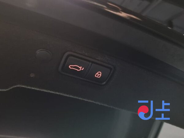 Kia K7 black - KNALB415BHA085843 - Image 17