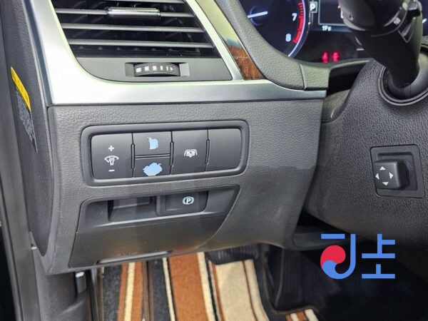 Hyundai Genesis black - KMHGM41DDFU075169 - Image 14