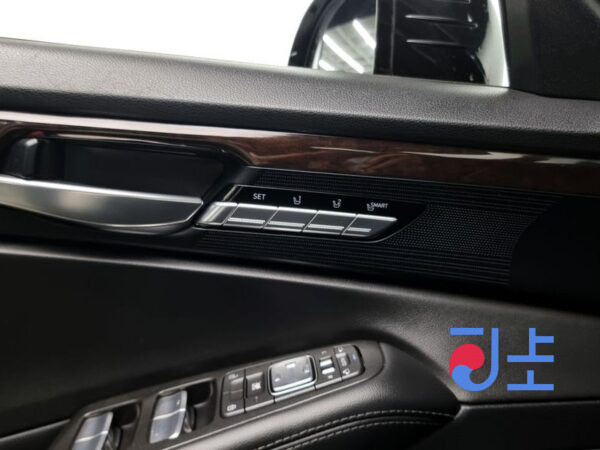 Genesis G90 black - KMHG141ABGU005843 - Image 19