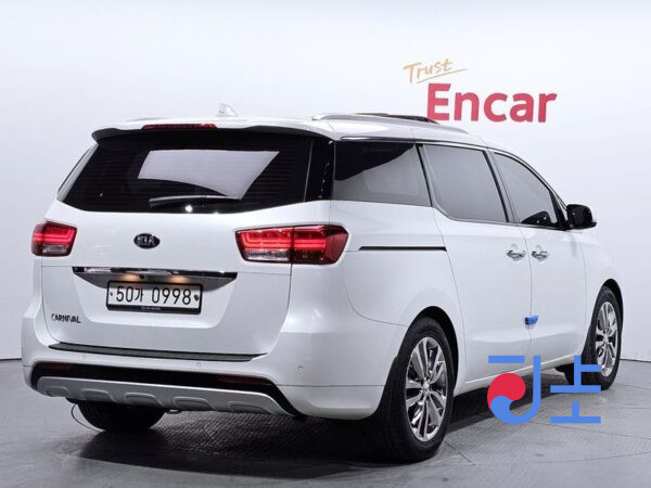 Kia Carnival white - KNAMC81ABGS129832 - Image 2