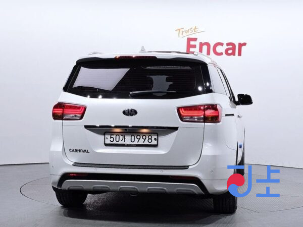 Kia Carnival white - KNAMC81ABGS129832 - Image 4