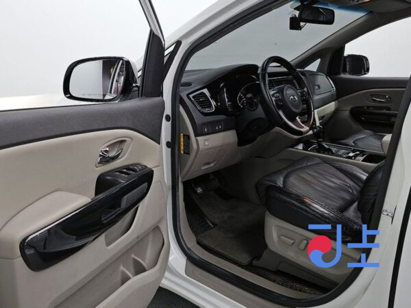 Kia Carnival white - KNAMC81ABGS129832 - Image 11