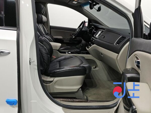 Kia Carnival white - KNAMC81ABGS129832 - Image 12