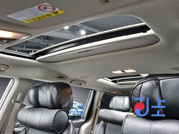 Kia Carnival white - KNAMC81ABGS129832 - Image 19