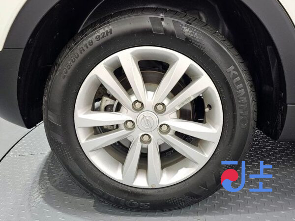 SsangYong Tivoli white - KPBXH3AR1HP138034 - Image 5