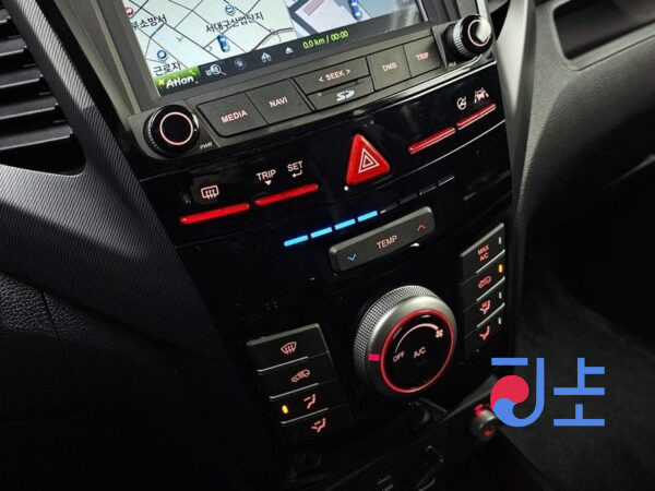 SsangYong Tivoli white - KPBXH3AR1HP138034 - Image 17