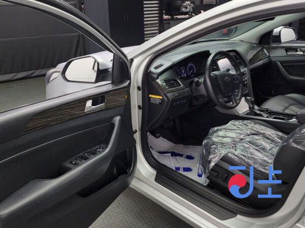 Hyundai Sonata silver - KMHE341CBFA038150 - Image 10