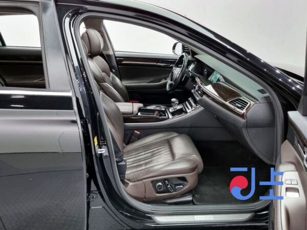 Genesis G90 black - KMHG241DDHU030434 - Image 10