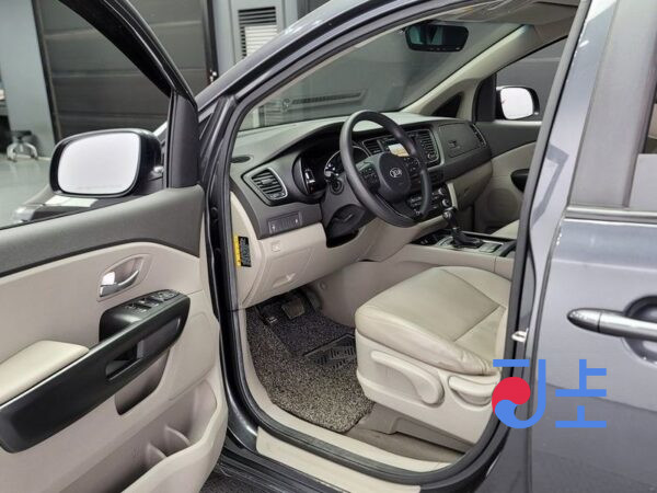 Kia Carnival grey - KNHMF37ABFS014837 - Image 10