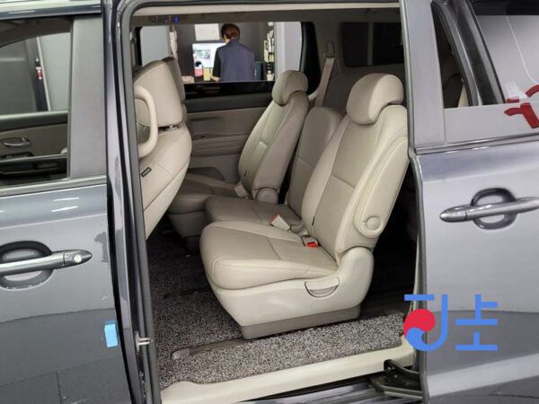 Kia Carnival grey - KNHMF37ABFS014837 - Image 11