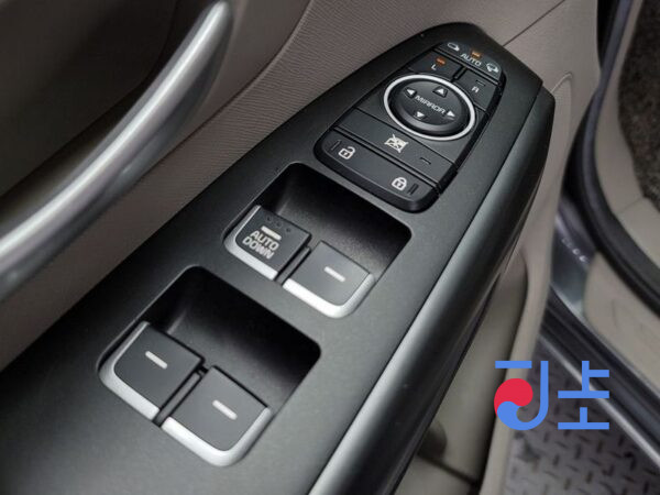 Kia Carnival grey - KNHMF37ABFS014837 - Image 14