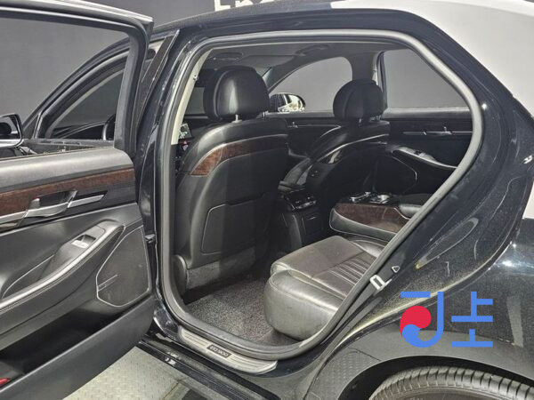 Genesis G90 black - KMHG141DDGU019343 - Image 12