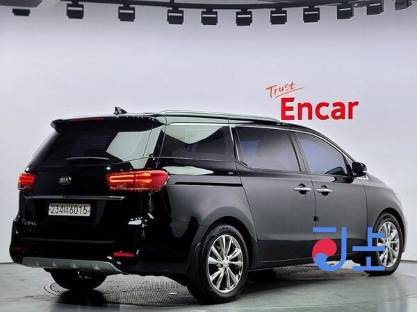 Kia Carnival black - KNAMC81ABLS631230 - Image 2