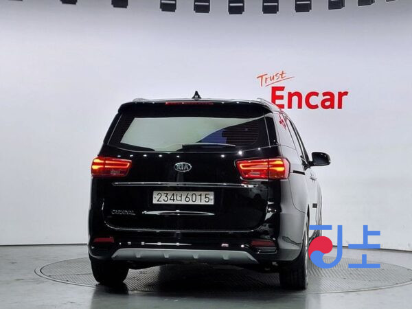 Kia Carnival black - KNAMC81ABLS631230 - Image 4