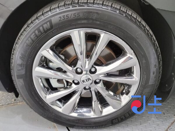 Kia Carnival black - KNAMC81ABLS631230 - Image 5