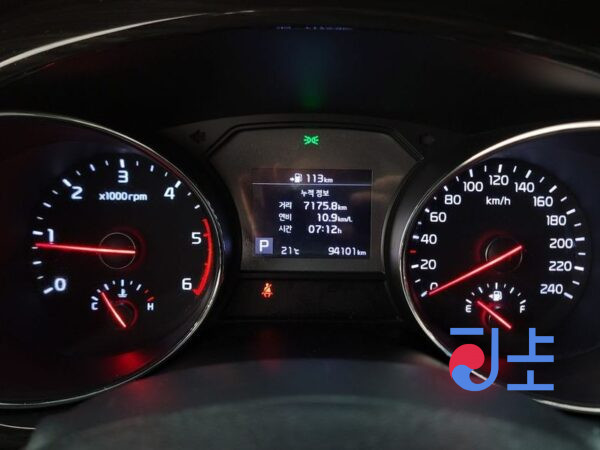 Kia Carnival black - KNAMC81ABLS631230 - Image 8