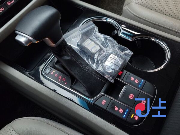 Kia Carnival black - KNAMC81ABLS631230 - Image 9