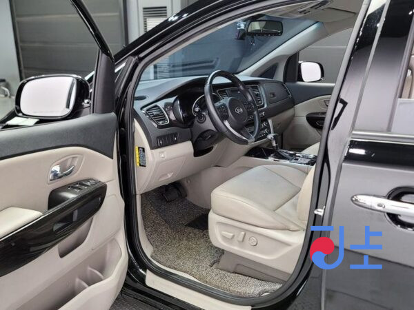 Kia Carnival black - KNAMC81ABLS631230 - Image 10
