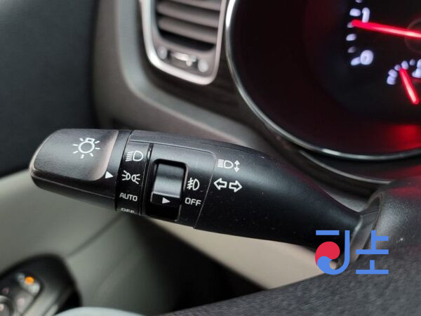 Kia Carnival black - KNAMC81ABLS631230 - Image 16