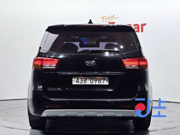 Kia Carnival black - KNAMC81ABGS201104 - Image 4