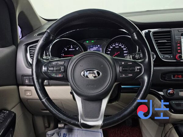 Kia Carnival black - KNAMC81ABGS201104 - Image 13