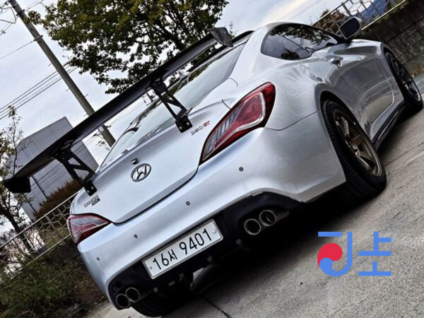 Hyundai Genesis silver - KMHHW61HP9U011998 - Image 2
