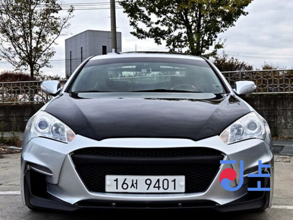 Hyundai Genesis silver - KMHHW61HP9U011998 - Image 3