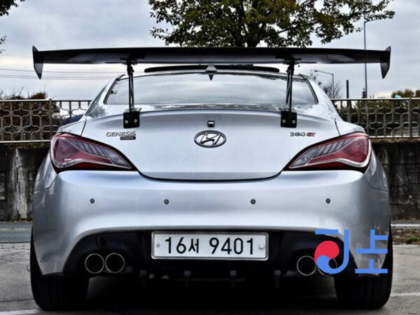 Hyundai Genesis silver - KMHHW61HP9U011998 - Image 4