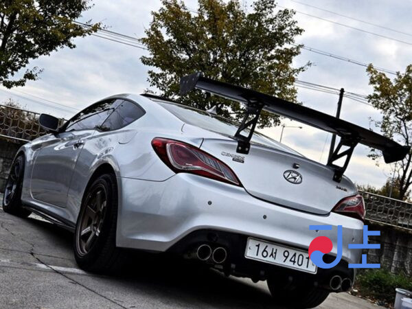 Hyundai Genesis silver - KMHHW61HP9U011998 - Image 16
