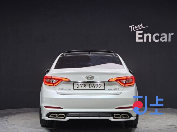 Hyundai Sonata white - KMHE341CBGA247585 - Image 4