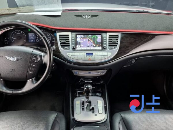 Hyundai Genesis silver - KMHGA41BBCU155032 - Image 7