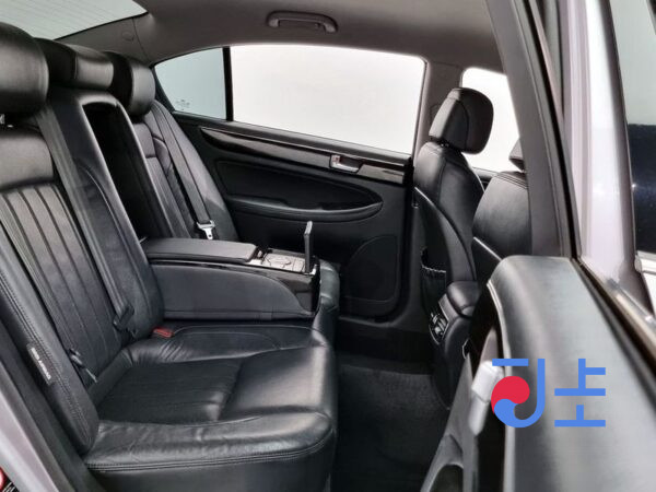 Hyundai Genesis silver - KMHGA41BBCU155032 - Image 12