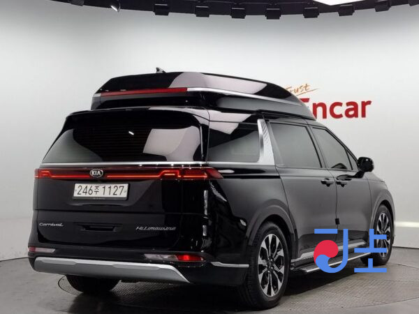 Kia Carnival black - KNANE813BMS070035 - Image 2
