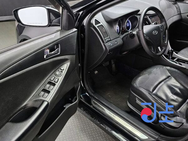 Hyundai Sonata black - KMHEC41MBBA325657 - Image 10